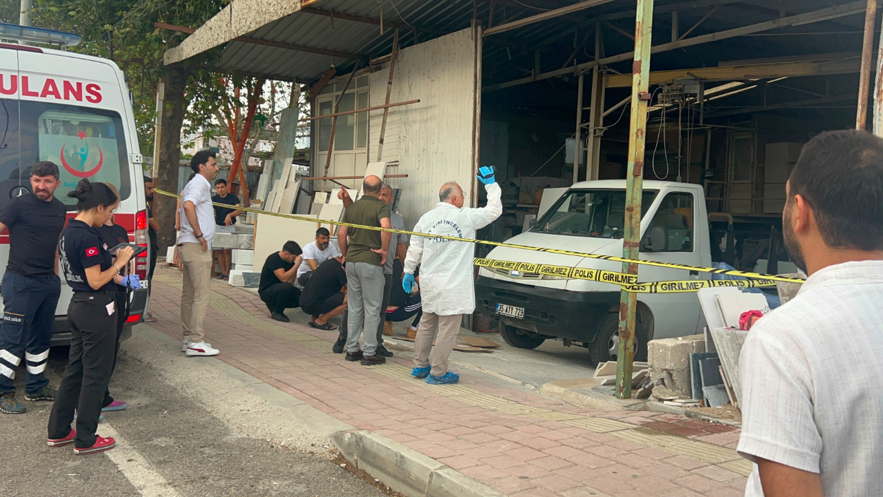 Antalya’da feci iş kazası: Mermerin altında kalan 2 çocuk annesi yaşamını yitirdi