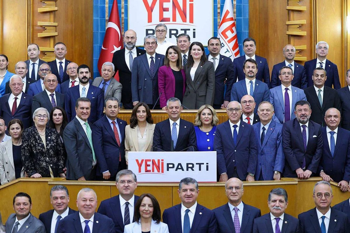 YENİ Partili vekillerden Özgür Özel’e destek bildirisi: Sımsıkı ve kol kola arkasındayız